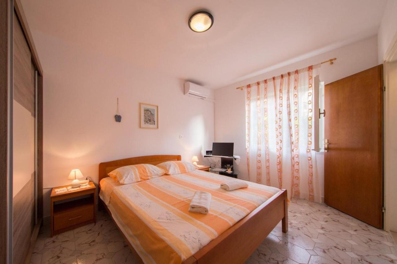 Apartmani Katija Komiža Exterior foto