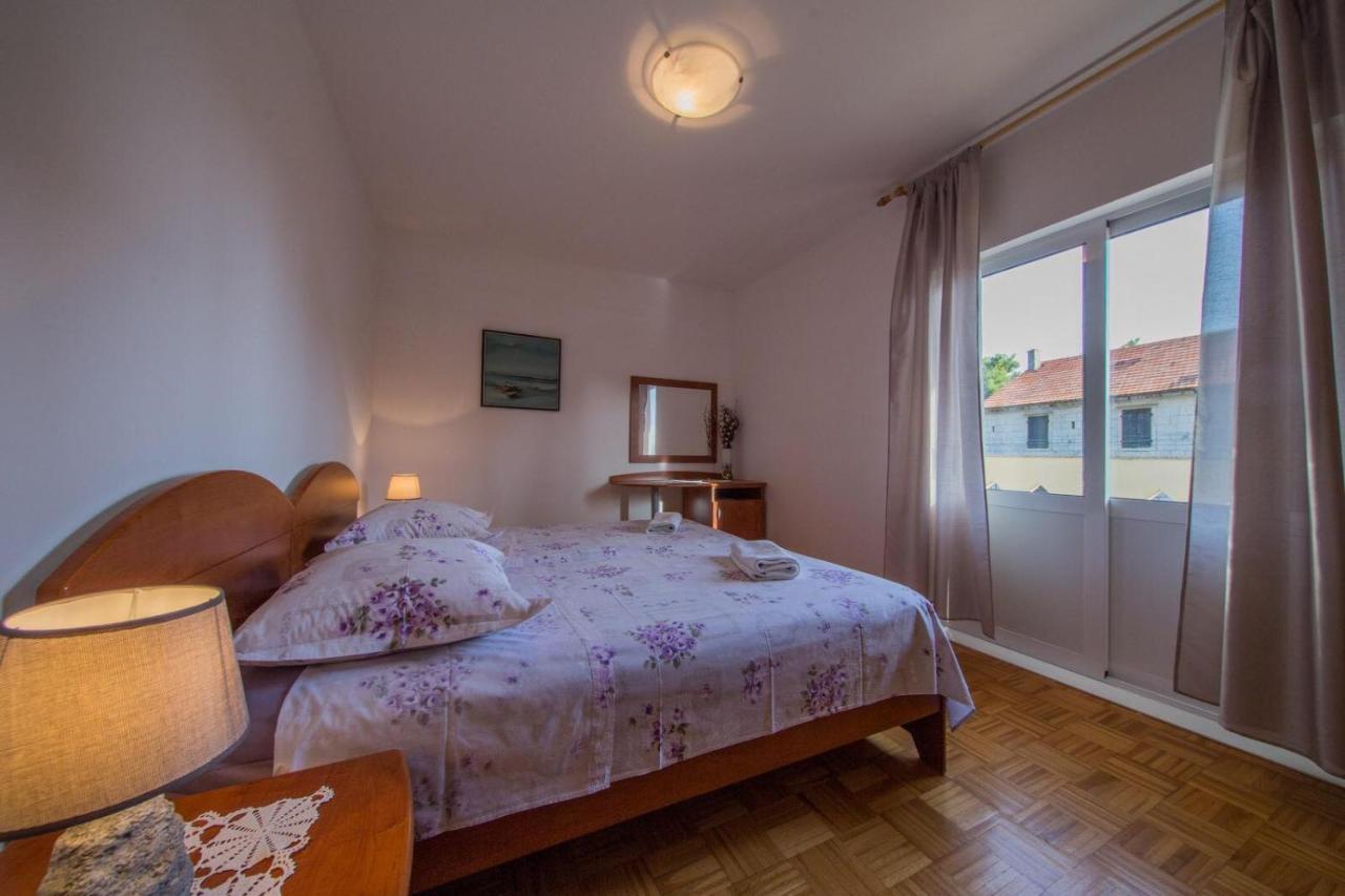 Apartmani Katija Komiža Exterior foto